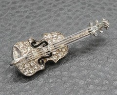 Vintage Pavé Crystal Rhinestone Enamel Violin Music Instrument Brooch Pin