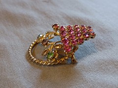 Beautiful Vintage Uranium Glass and Rhinestone Flower Basket Brooch.