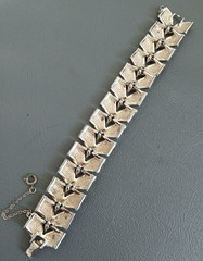 Vintage Signed CORO Pegasus Textured Link Gold Tone Bracelet 7.5″ Safety Chain