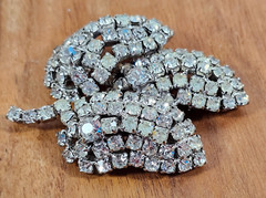 Vintage Rhinestone Brooch (Weiss?) 125+ Prong set Stones Layered 3D Triple Leaf