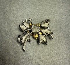 Brooch Pin & Clip Earring GoldSilver Tone Elegant Christmas Jeweled Pearl Flower