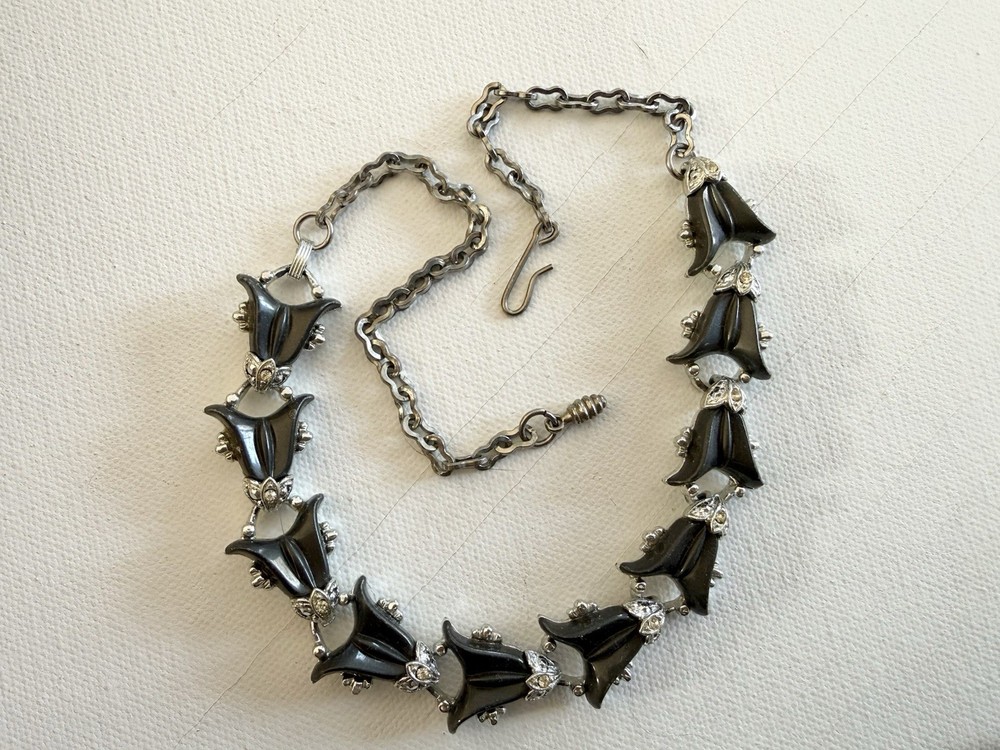 Vintage Necklace Grey – Silver Metal Glass Plastic Hook Closure