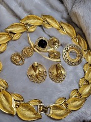 15 Piece Jewelry Vintage Signed Monet Lot 5 Neck 1 Bracelet 3 Brooch 6 Pair Ear