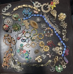Vintage Jewelry Scrap Lot Repair Craft Harvest Rhinestone Beads Brooches 50+
