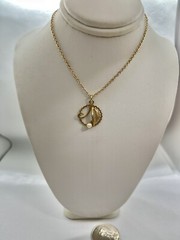 Vintage Pearl on Filigree Leaf Goldtone Pendant Necklace 17 1/2”