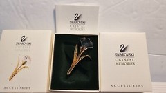 SWAROVSKI~Crystal Memories~*LILY OF THE VALLEY GOLD TONE PIN*~1.69″ Tall~Box~COA