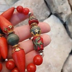 Vintage Wood Beaded Necklace Red Green Gold Tone Filigree Boho 36″