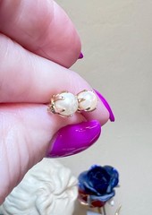 LOVELY Vintage 14 Kt. Yellow Gold Lustrous White Round Pearl Stud Earrings