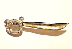 Vintage Rhinestone Sword Brooch Pin Gold Tone Scimitar Saber 3 1/8″ Jewelry