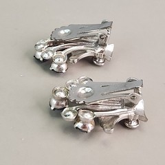 Vintage Flower Basket Rhinestone Clip On Earrings Blue Glass Silver Tone 1″
