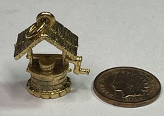 Vtg 3D Goldtone Wishing Well Charm 3/4” Tall