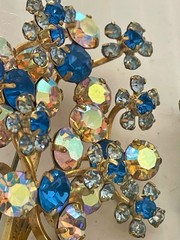 Vintage Blue Aurora Borealis Rhinestone Floral Brooch Clip On Earrings Set