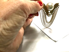 Vintage Art Deco Style Gold Tone Dangling Chains Faux Pearls C Clasp Brooch Pin