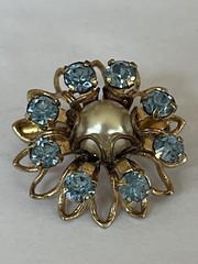 Vintage Gold Tone, Light Blue Rhinestone, Pearl Accent Brooch ￼