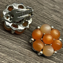 Vintage LISNER Orange & Peach Moonglow Beads Set in Silver Tone Clip On Earrings