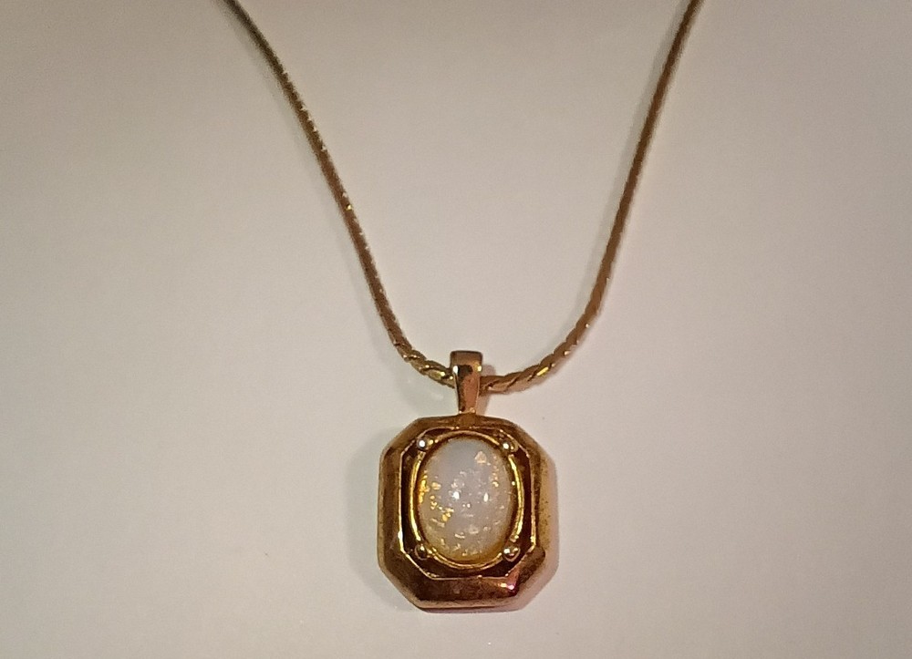 Vintage Avon FieryGlowNecklace-Oval Iridescent Faux Opal Geometric Pendant 1980s