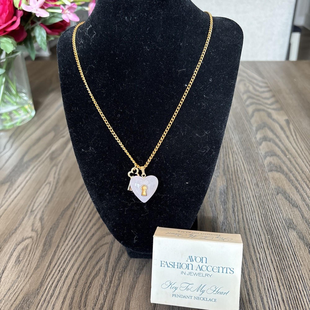 Avon VTG Key to My Heart Goldtone Rose Quartz Necklace 1976 NOS In Box