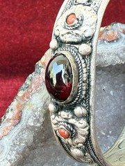 Antique Almandine Garnet 3.5cts Oval Cabochon Biedermeier Bracelet Silver&Corals