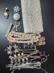 Vintage jewelry set of 21 in vintage purse