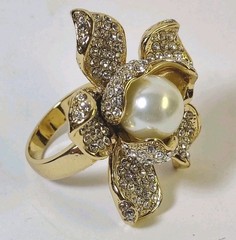 Gold Tone Faux Pearl 7 Petal Flower Ring Clear Stones Jewelry sz 8