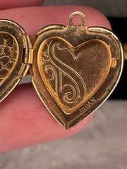 Vintage Gold Tone Etched Double Heart Locket Pendant Japan Marked Retro Jewelry