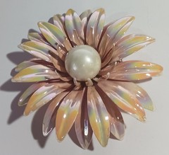 Vintage 1960s Iridescent Peach Pink Enamel “Flower Power” Brooch 3-1/8″
