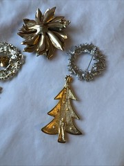 Vtg-now 7PCS Brooch pin LOT Christmas Tree Santa wreath enamel some signed AAi