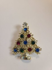 VTG Christmas Tree Brooch Lapel Pin Gold Toned Green Red & Blue Rhinestones