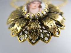Vintage ACCESSOCRAFT Chain Porcelain Pendant Filgree Brooch Pin Necklace 836
