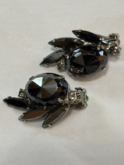 Vtg Juliana D&E Unmarked Clip Earrings Faux Black Hermatite Pronged 1960’s Era