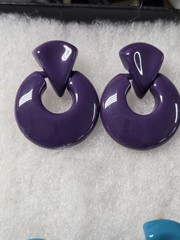 Vtg purple lucite door knocker hoop pierced earrings
