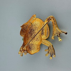 Vintage Rhinestone Green Enamel Frog Brooch Shiny Gold Tone Leap Jump Figural