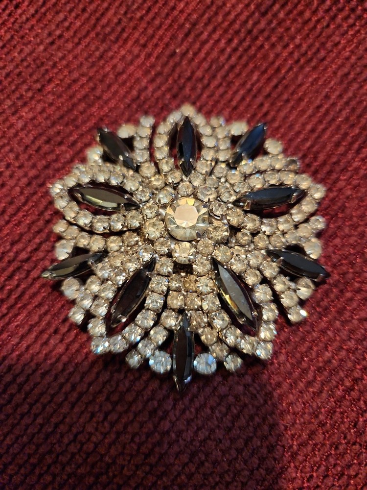 VtgBrooch Rhinestones Design Layered Black Marquis &Clear Round Stones ProngSet