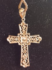 Sterling Silver 23″ box link chain with Sterling Cross Unk Stones c pics