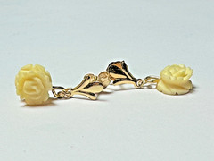 Vintage 14K Yellow Gold White Coral Rose Flower Dangle Earrings 1.09 GR.