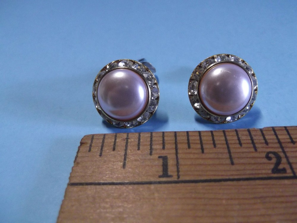 1 Pair Old Gold Tone Diamond Circle w/Pinkish Pearl Middle Clip On .75″in Wide