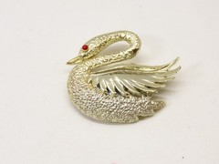 Gerry’s Swan Brooch Pin Gold Tone Vintage Signed D5764