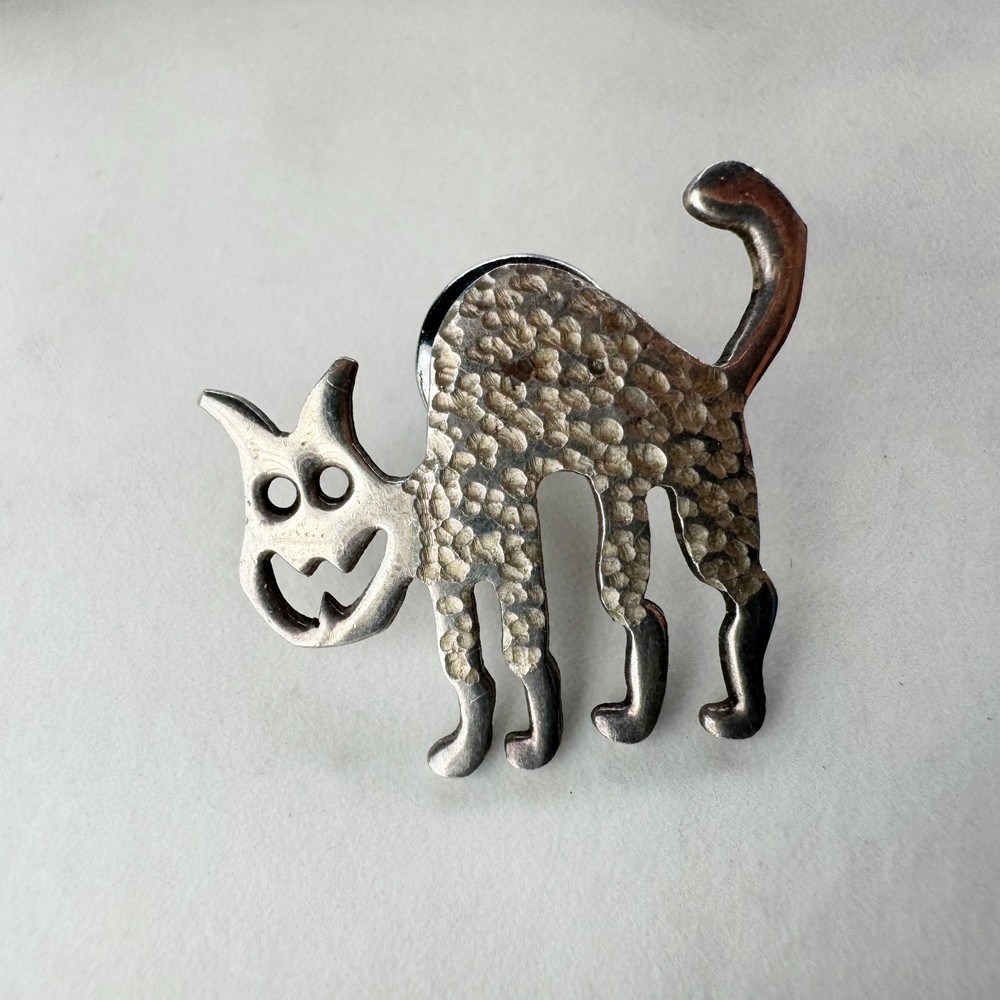 Sterling Silver Hammered Cat Pin Signed Leitz Modernist Vintage