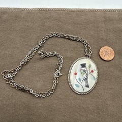 Gorgeous 1970s Artisan Mother Of Pearl Bird 9″ Necklace Silvertone