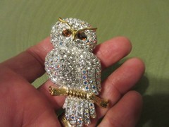 WOW Joan Rivers Crystal Snowy Owl Brooch Pin Gold tone AB Rhinestones Topaz Eyes