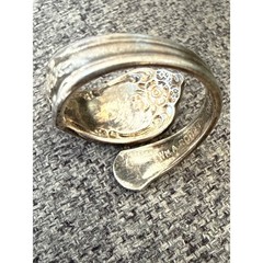 VTG WM. A.Rogers Oneida Silver plate Spoon Ring embossed floral Sz 7 Cottagecore