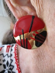 VTG-1980’s Black & Gold Tone w/Red Enamel Pierced Earrings Combined Shipping ok