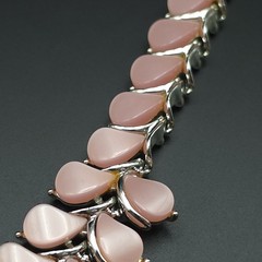 Vintage Kramer Pink Moonglow Thermoset Lucite Necklace Clip Earrings Demi Parure