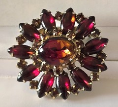 RUBY RED & AMBER RUNWAY BROOCH OVAL SMOOTH GLASS REDDISH/AMBER CABOCHON☆2.25″☆
