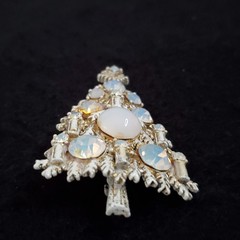 Vintage Hollycraft Christmas Tree Brooch Candle White Opalized 2.25″