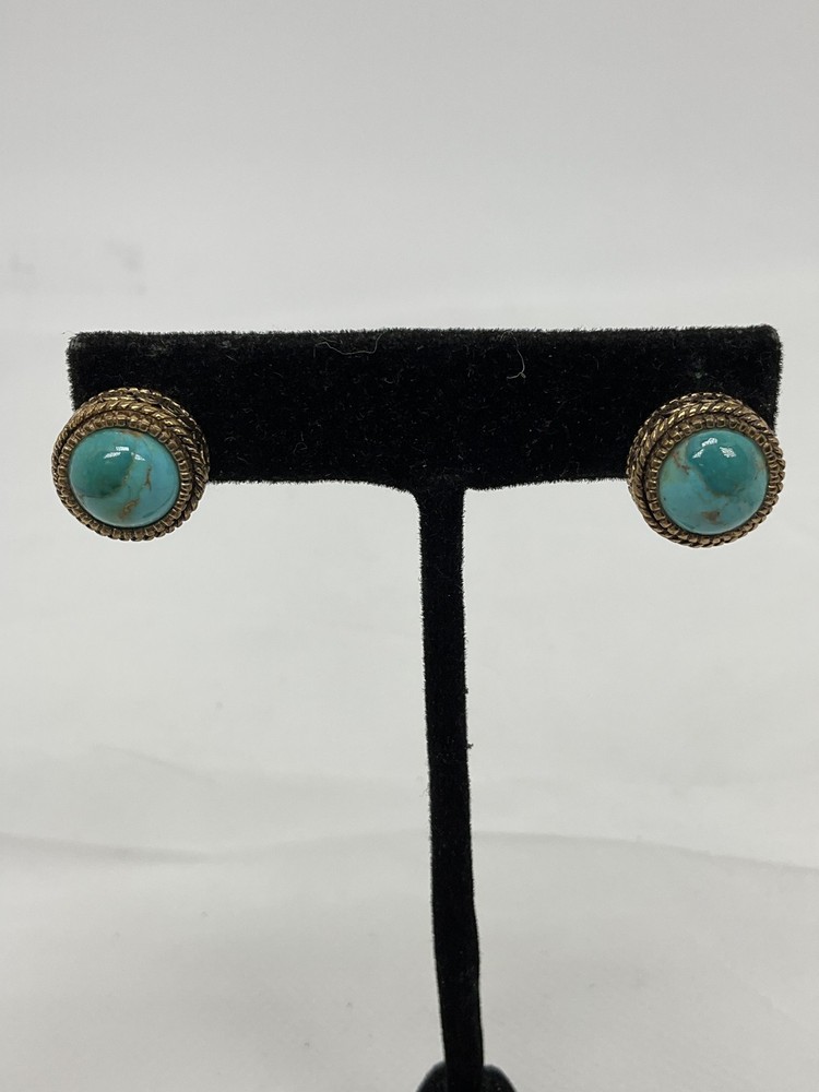 Vintage Q Barge Thailand Gold Tone Turquoise Cabochon Stud Earrings 0.5″