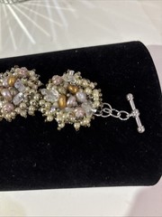 VINTAGE CLUSTER FAUX PEARLS & CRYSTALS TOGGLE 7″ STATEMENT BRACELET &2″ PIN SET