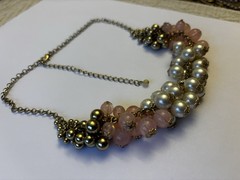 Vintage Avon NRT pearly gold tone necklace 21”