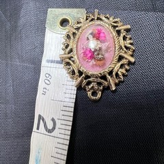 Vtg Dried Flower Pendant Handmade Signed Lucite Dome Gold Tone Victorian Gothic