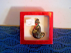 VINTAGE 80’S WHIMSICAL SIGNED VERO 2″ BLACK ENAMEL CHRISTMAS CAT PIN BROOCH NOS